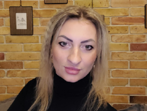 Reader profile image for Julia
